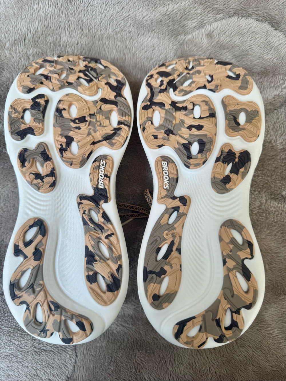 Brooks White & Tan Women's Running Sneakers - Picture 5 of 10